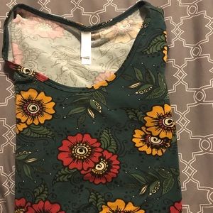LuLaRoe classic tee sz Sm. Sunflowers
